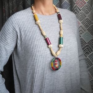 BRIGHT WOODEN NECKLACE 1980's 80's